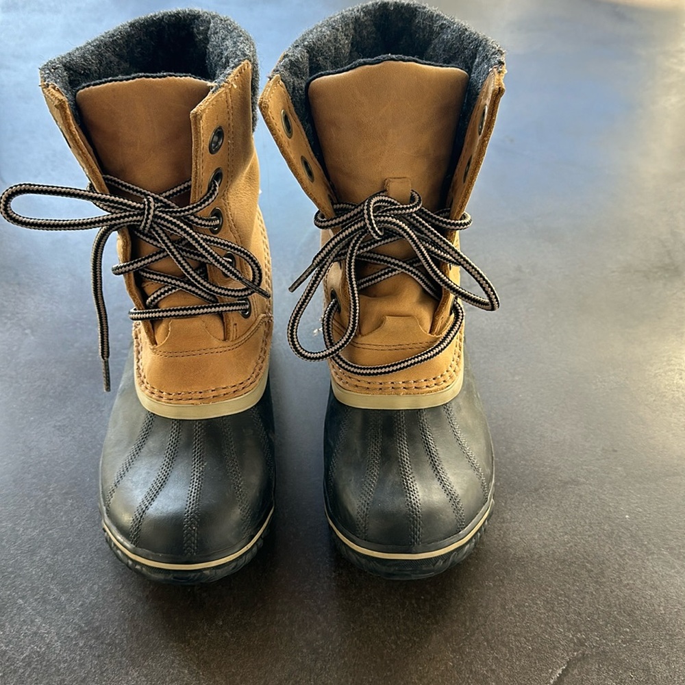 Sorel duck boots, size 7, great condition.